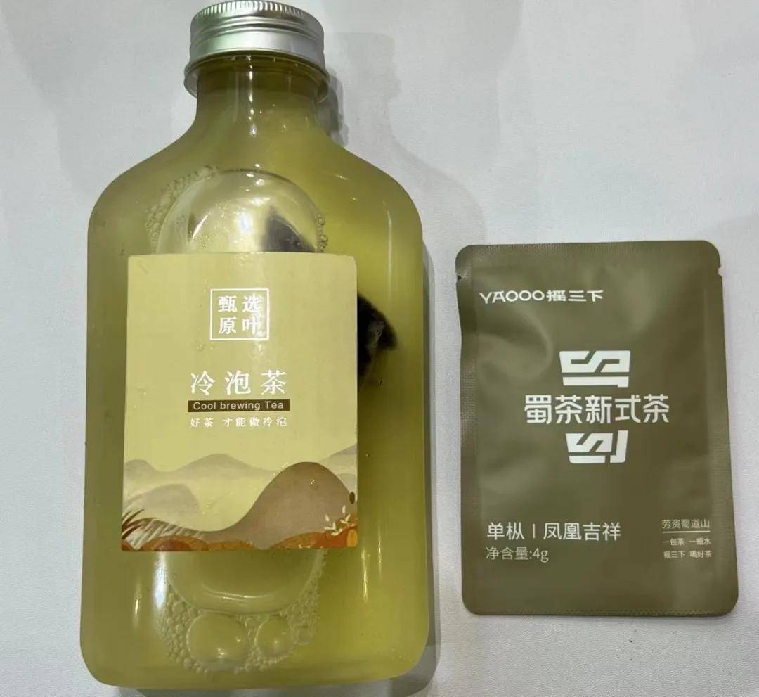 今天天气已经35°c了 该成都茶博会冷泡茶出场啦!