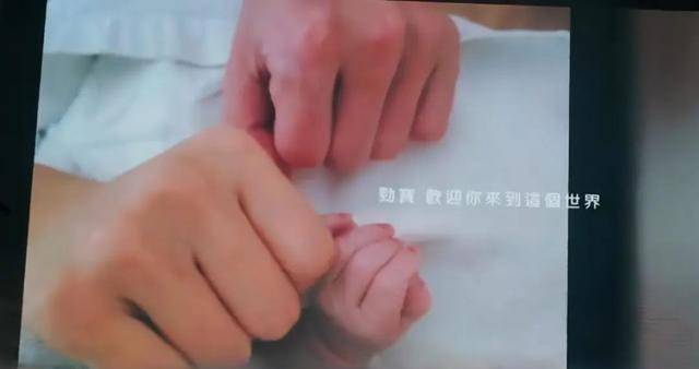 ella"直播"生娃,全裸出镜引群嘲:你生孩子的样子,真丑