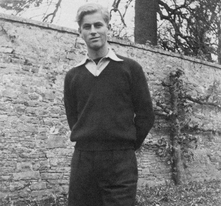 站在女王身边 74 年的男人去世,告别英国最敢说的段子手_菲利普_皇家
