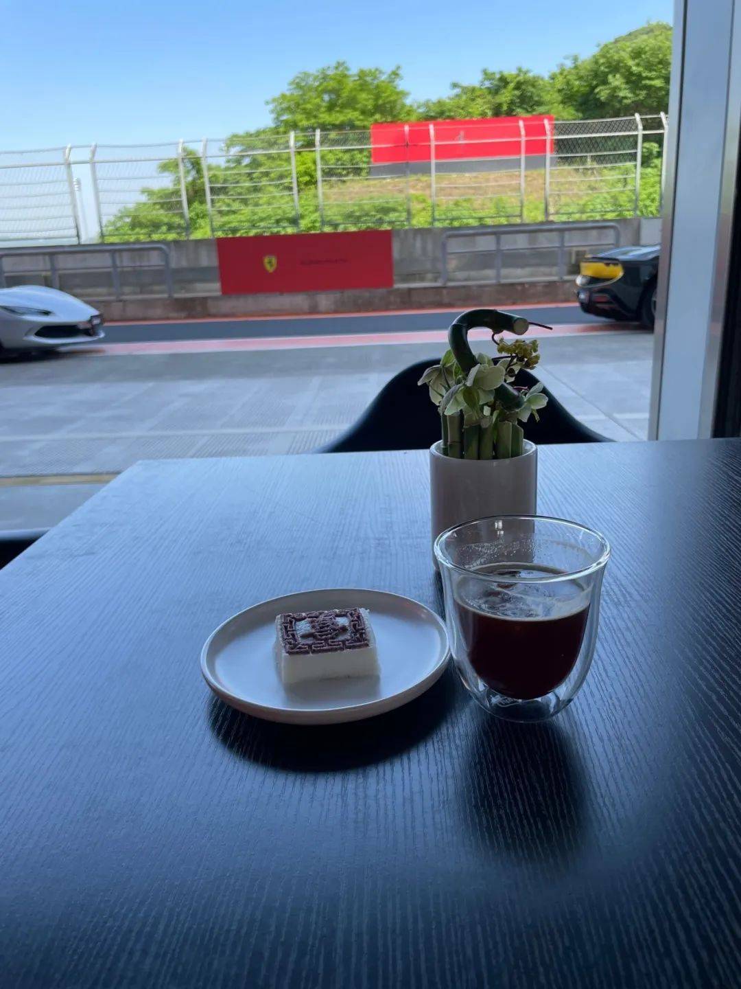 驾驶—午餐—湿地紧急制动体验—赛道驾驶—模拟器挑战以下的图片是活