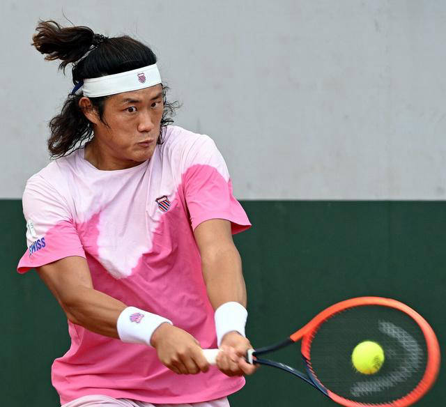 张之臻大满贯首轮胜出,轰出18ace开启法网征程