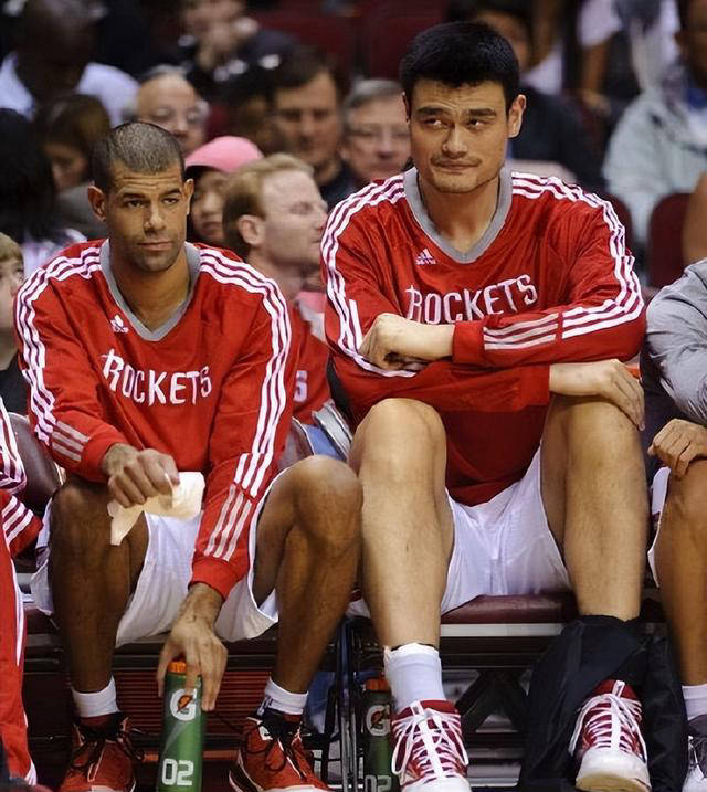 姚明邀请参加活动笑翻群众_奥尼尔_巴蒂尔_英语