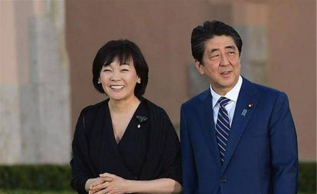身为前首相夫人,却忙于追星喝酒,夜不归宿,安倍还能忍多久?