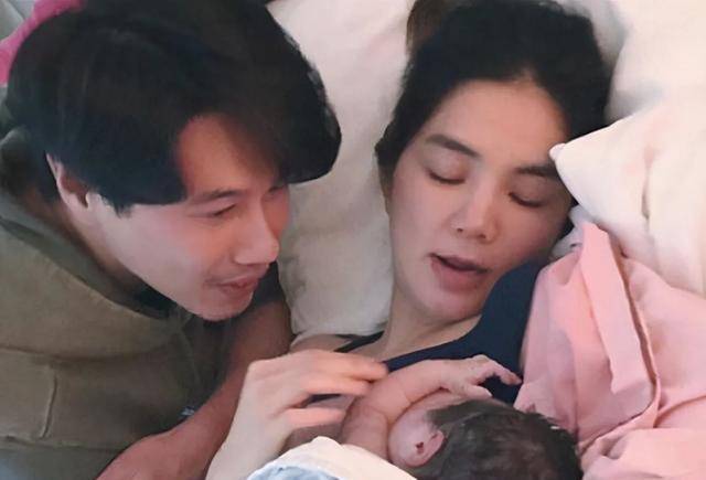 ella"直播"生娃,全裸出镜引群嘲:你生孩子的样子,真丑