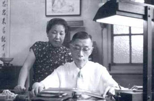 一位叫做江小燕,她虽然没有见过傅雷夫妇,但是她读过傅雷的作品,是