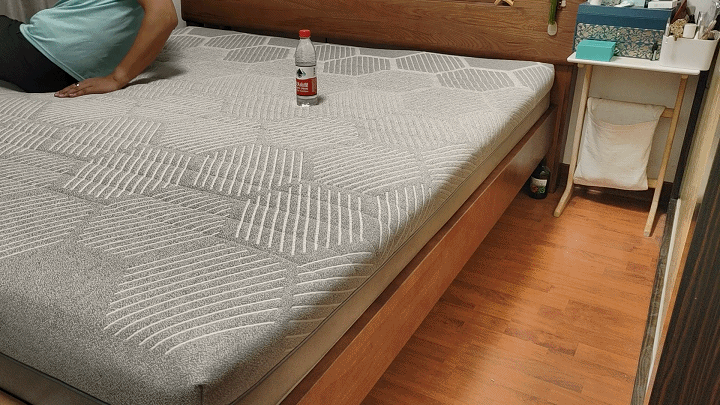 上小米有品换张8H黑金刚大口径护脊床垫，拯救受损老腰