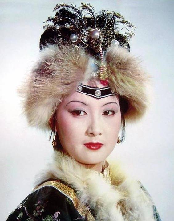 王熙凤是曹雪芹在《红楼梦》中的一个重要角色,他写出了这一人物从