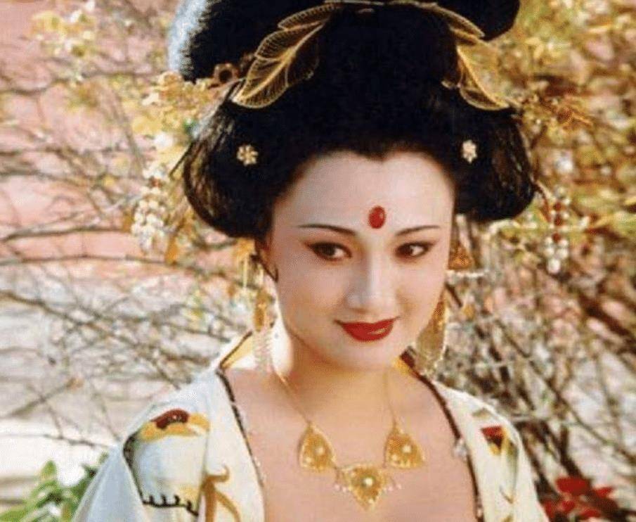 80年代第一美女,因长相太美被人算计,丈夫用632封情书追到手