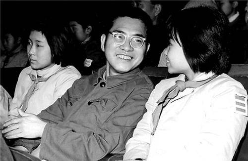 "数学怪才"陈景润,47岁娶29岁漂亮女医生,他唯一儿子如今怎样