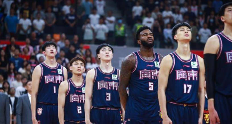 广东休赛期离队第一人出现!后场小将进入大学 杜锋优化阵容