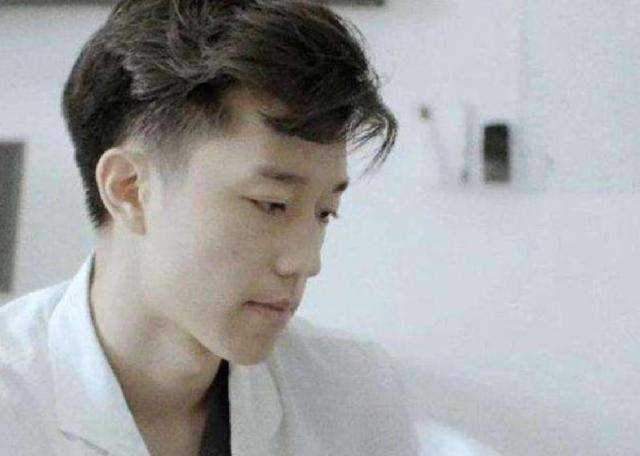 高考结果出来后,他被中山大学医学院的临床医学录取.