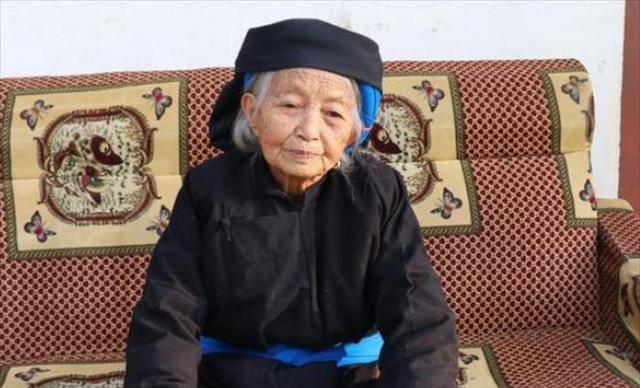 越南悬赏3万,民兵英雄细想:怎知我身份?后发现有越南上门女婿