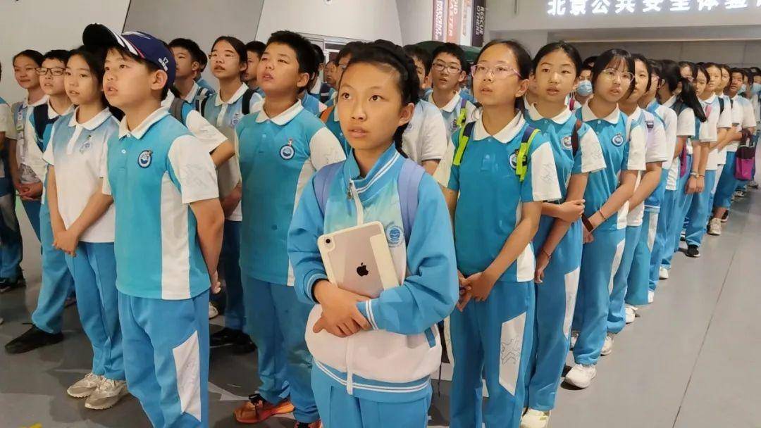 首师大附中育鸿学校六年级北京公共安全体验馆之旅
