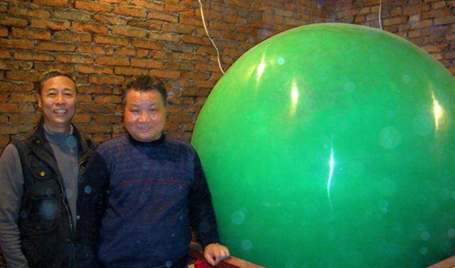 6年前新疆一男子勘探矿场,发现价值26亿夜明珠,后来卖了吗?