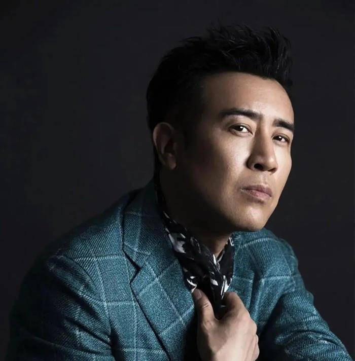 于和伟:吃大姐母乳长大,五姐供他读大学,他成名后给姐姐们买房