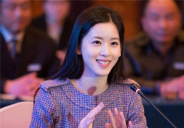 章泽天进阶史:她可不是豪门小白兔,她的野心藏在眼界里