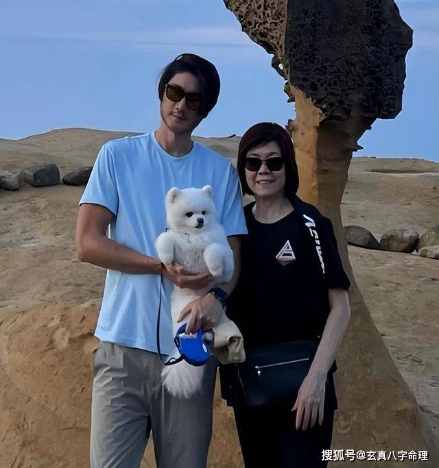 高以翔的母亲近照曝光,憔悴衰老引担忧