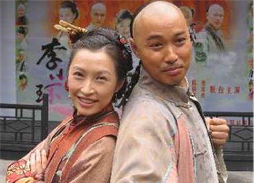 她是江湖女侠,16岁为爱嫁给60岁老头,生一儿子名满天下_苗翠花_方德