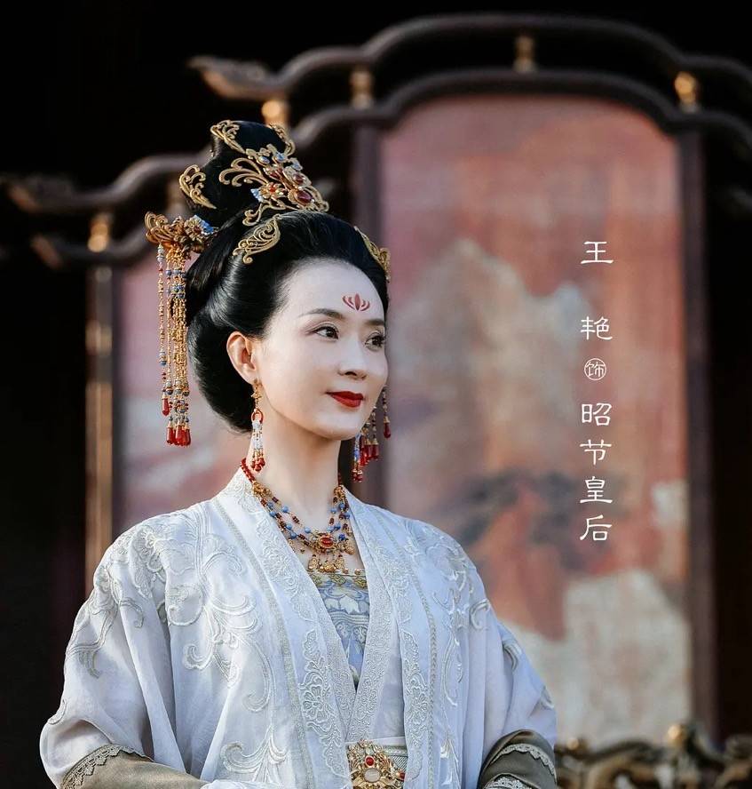 女演员长相很重要,看了50岁王艳的古装登场,才懂岁月不败真美人