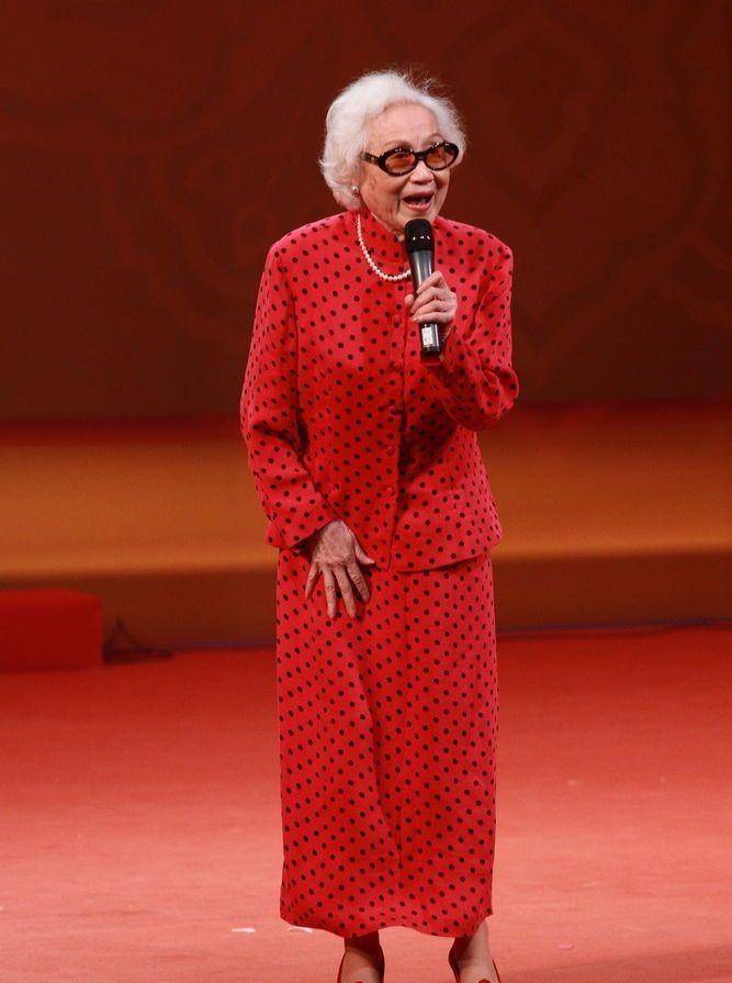 红线女:一生四段情,皆为不了局,曾与赵丹相爱,迫于压力分手