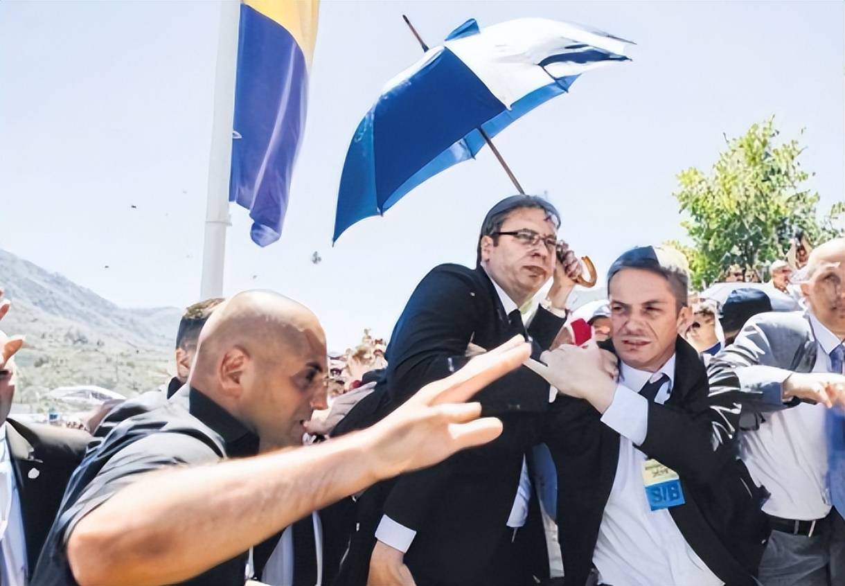 84比19,联大通过决议,中俄反对无果,武契奇身披国旗,感谢中俄