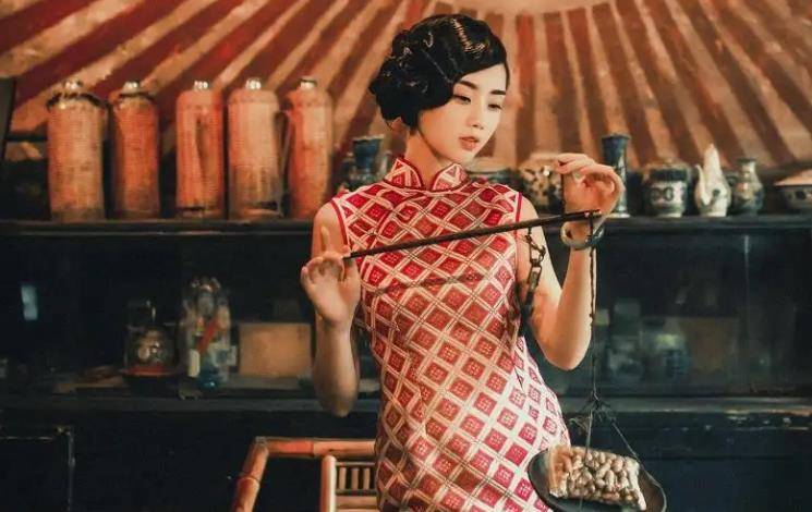 大土匪艾立卿,潜逃15个月毫无踪迹,因小老婆接客暴露行踪被抓获