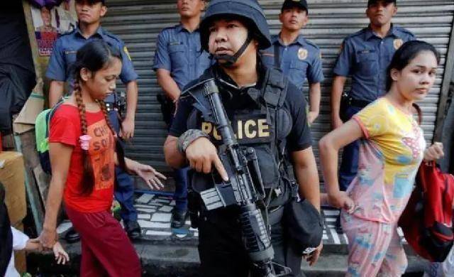 菲律宾总统击毙6千毒贩,被告上国际法庭称:为国入狱是我的荣幸