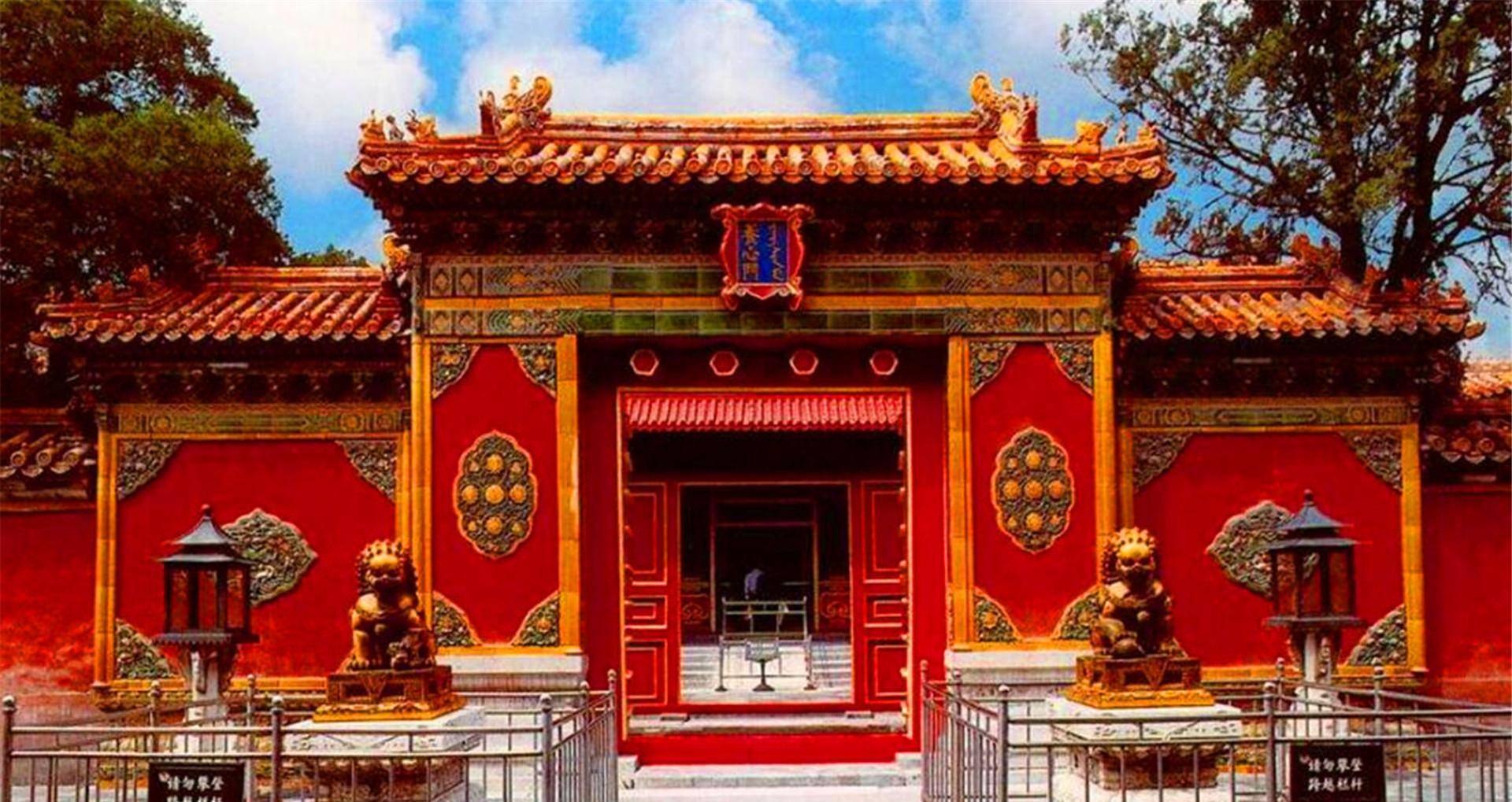 故宫养心殿为啥长年潮湿,阴冷?工作人员撬开地板,才发现端倪