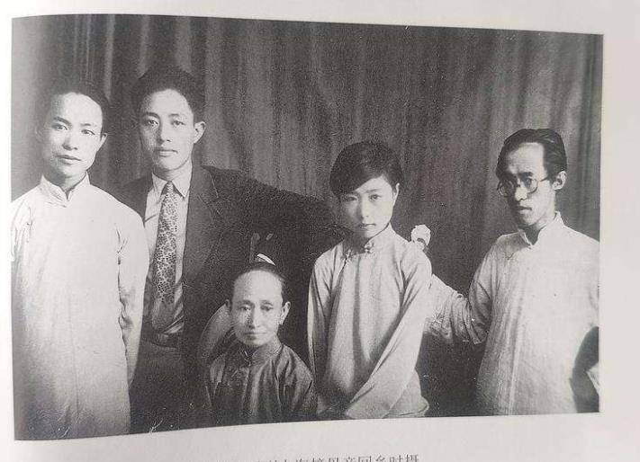 沈从文带走九妹11年,送回故乡已是一个疯子,晚年见外甥莫名悲哀