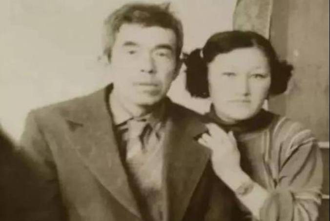 徐洪慈出生于1933年,毕业于上海医学院,会说多个国家的语言,但因为