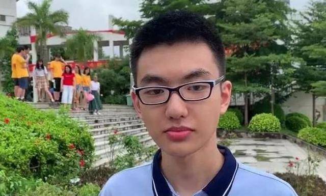 杨晨煜:从不上补习班高考730分!真实身份曝光后,想不出息都难