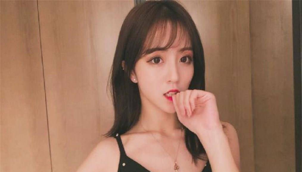 莉哥生活照杨凯莉因涉嫌违法被警方拘留了5日,虎牙方面也动作迅速地