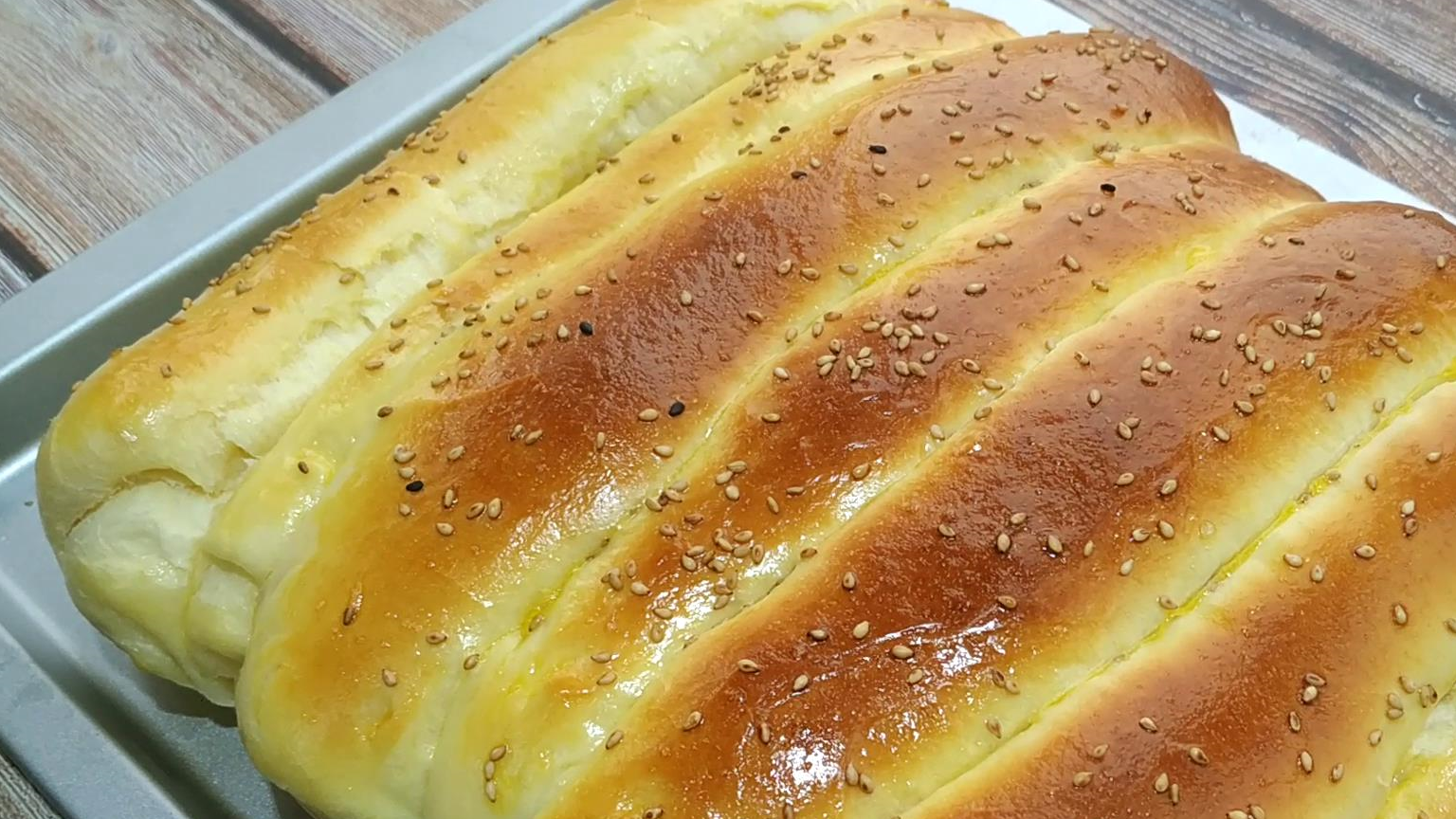 最简单实用面包做法,不用揉手套膜,记住2个关键点,柔软又拉丝