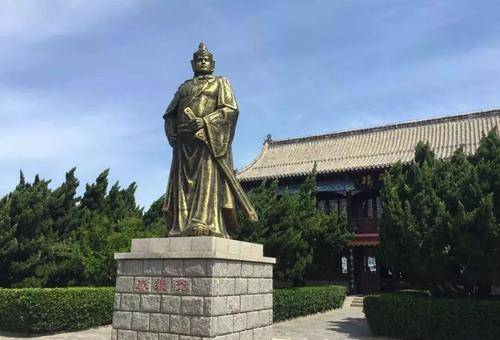 王莽的父亲为王曼,兄长为王永,姑姑则是孝元皇后王政君.