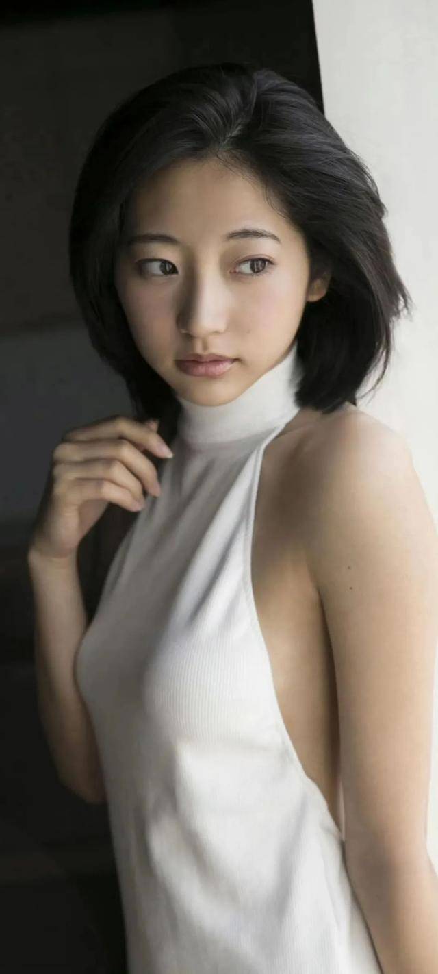 武田玲奈,这身材是真的绝(建议一个人在被窝里看)!