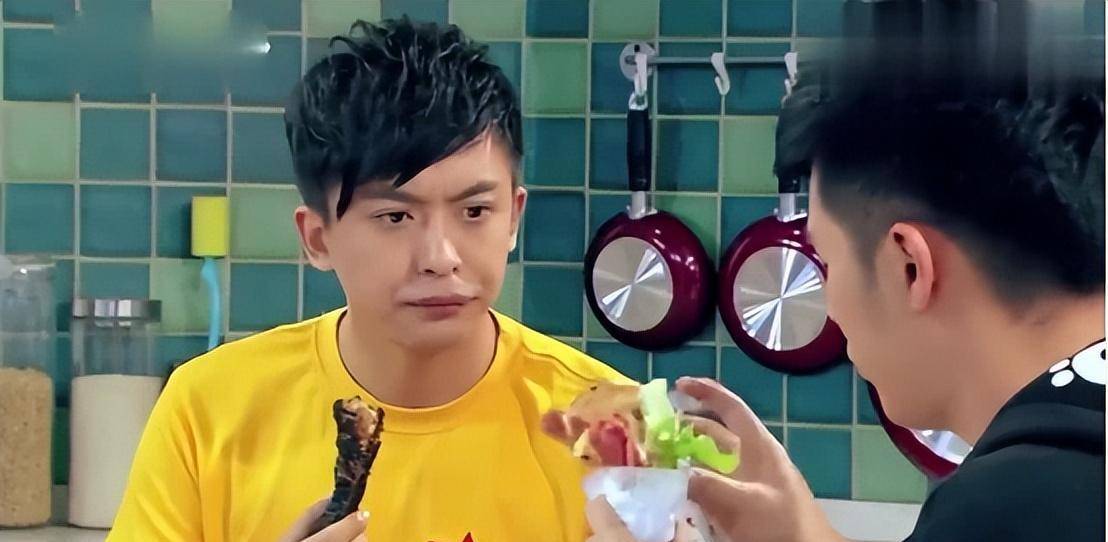 笑岔了!李佳航:给益达打了10年广告,一分钱没得,益达官方回复笑死人