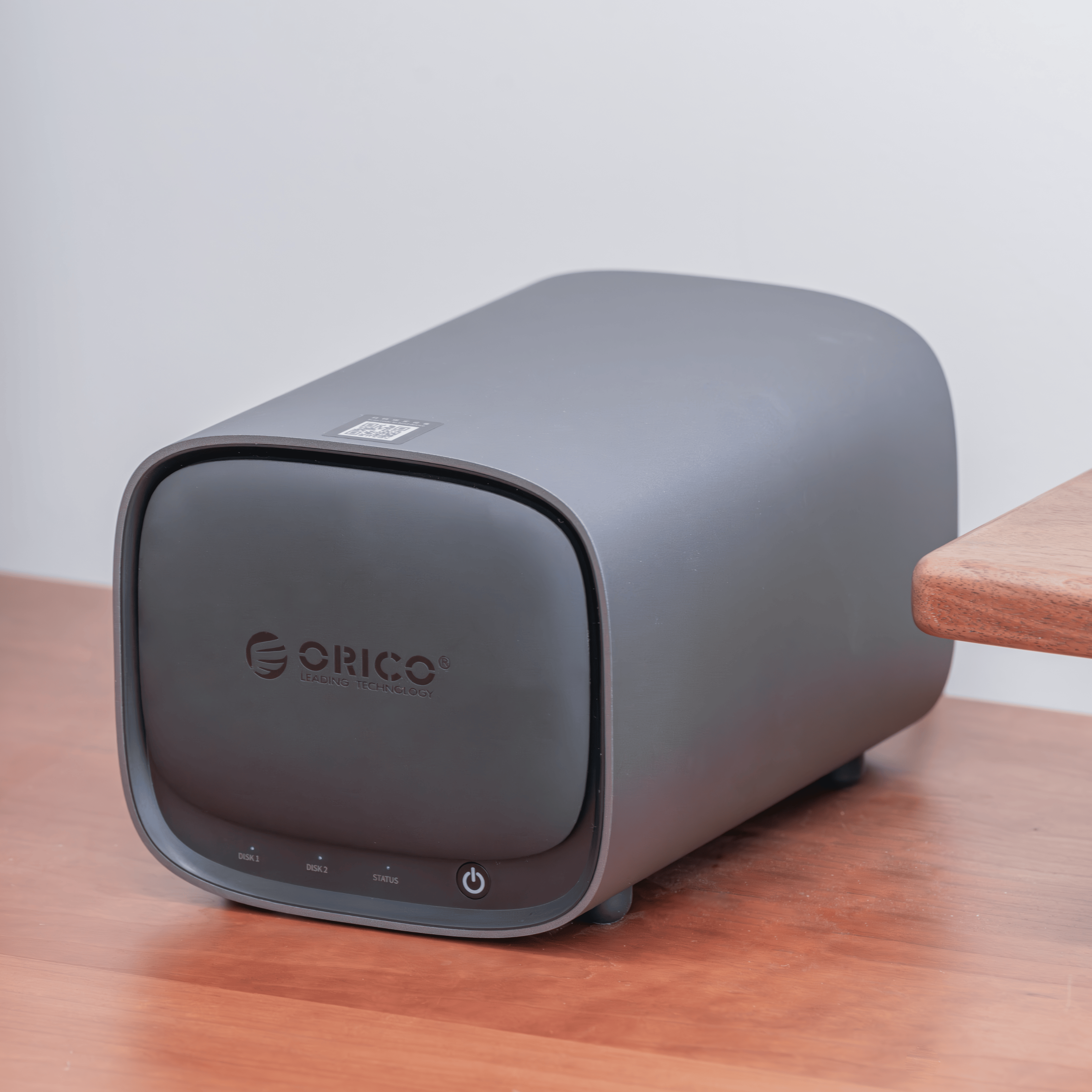 稳定可靠谱才是 nas 的标准方案:西部数据红盘 plus   orico hs200