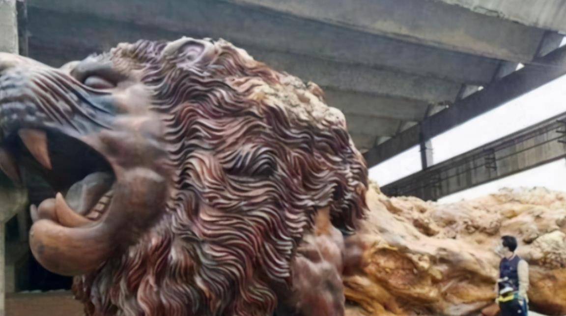 大师雕出15米"雄狮",扬言没一千万不卖,如今"烂"在手里_龙师傅_根雕