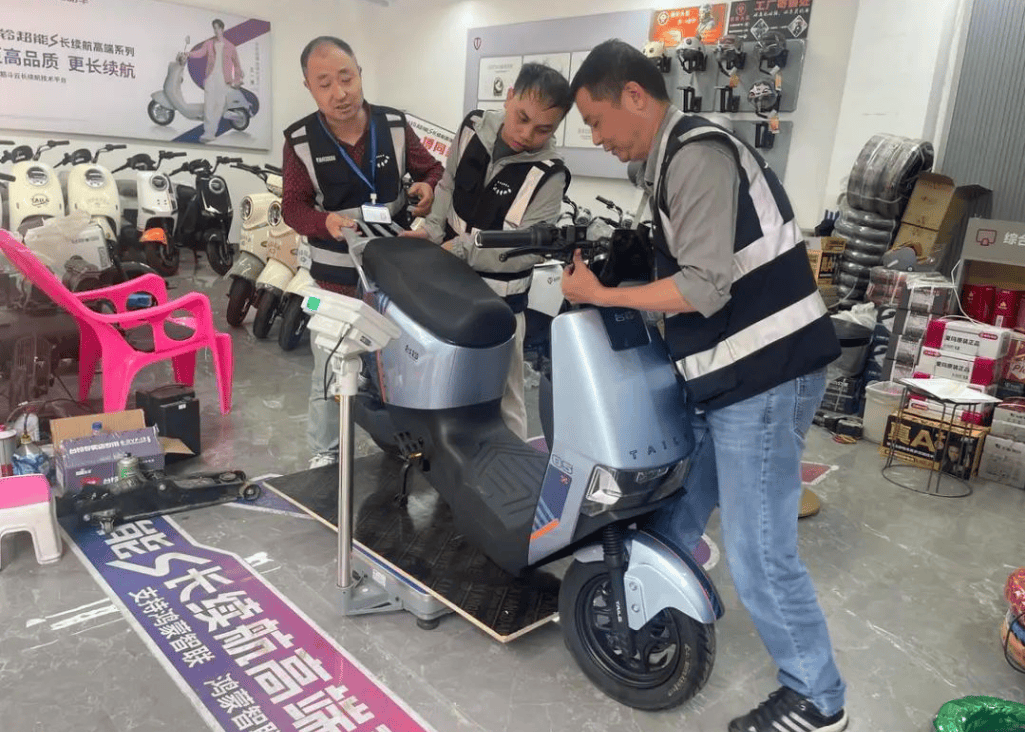 电动自行车普遍是1000元至2500元左右,它的利润大概是每辆100~300元