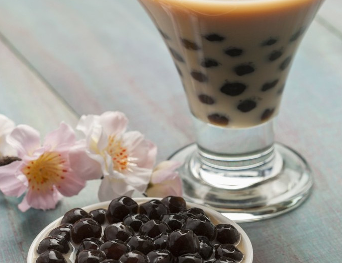 奶茶里的黑色"珍珠",到底是怎么做出来的?现在总算知道了