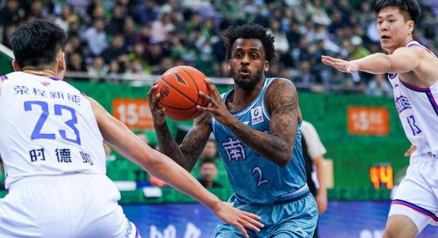 南京同曦续约布莱克尼,携手西热力江冲击季后赛