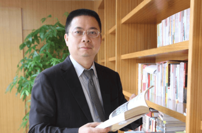 被执行474亿,丝毫不影响他大鱼大肉,难怪被王石称为"野蛮人"_姚振华