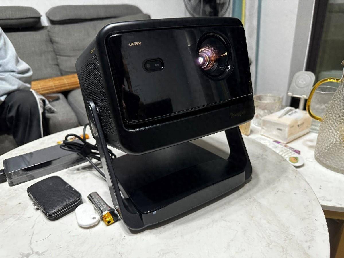 当贝X5S激光云台投影仪:光影之间的艺术与创新