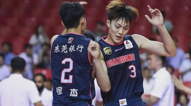 季后赛评选新一季cba最佳阵容:周琦,张镇麟等当仁不让