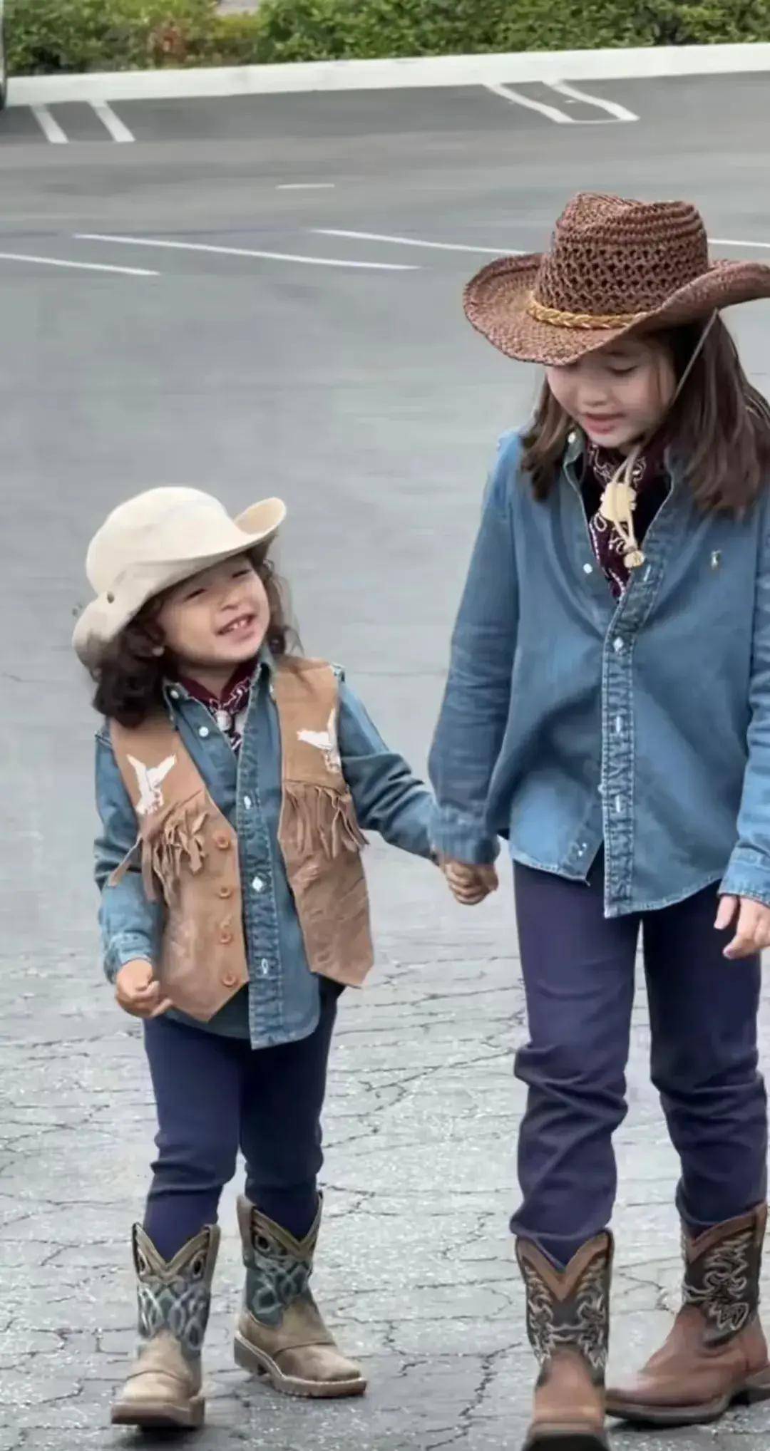 叶海洋挺孕肚带混血女儿逛街,如今未婚生俩娃,三胎即将诞生