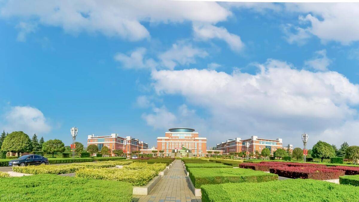 高校限制进入:安全管理还是开放之争?多地回复:需登记才能进入