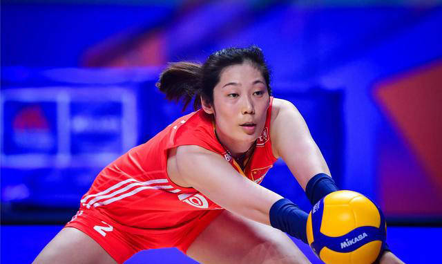 中国女排逆袭荷兰,朱婷替补登场,丁霞失误造成一局失利