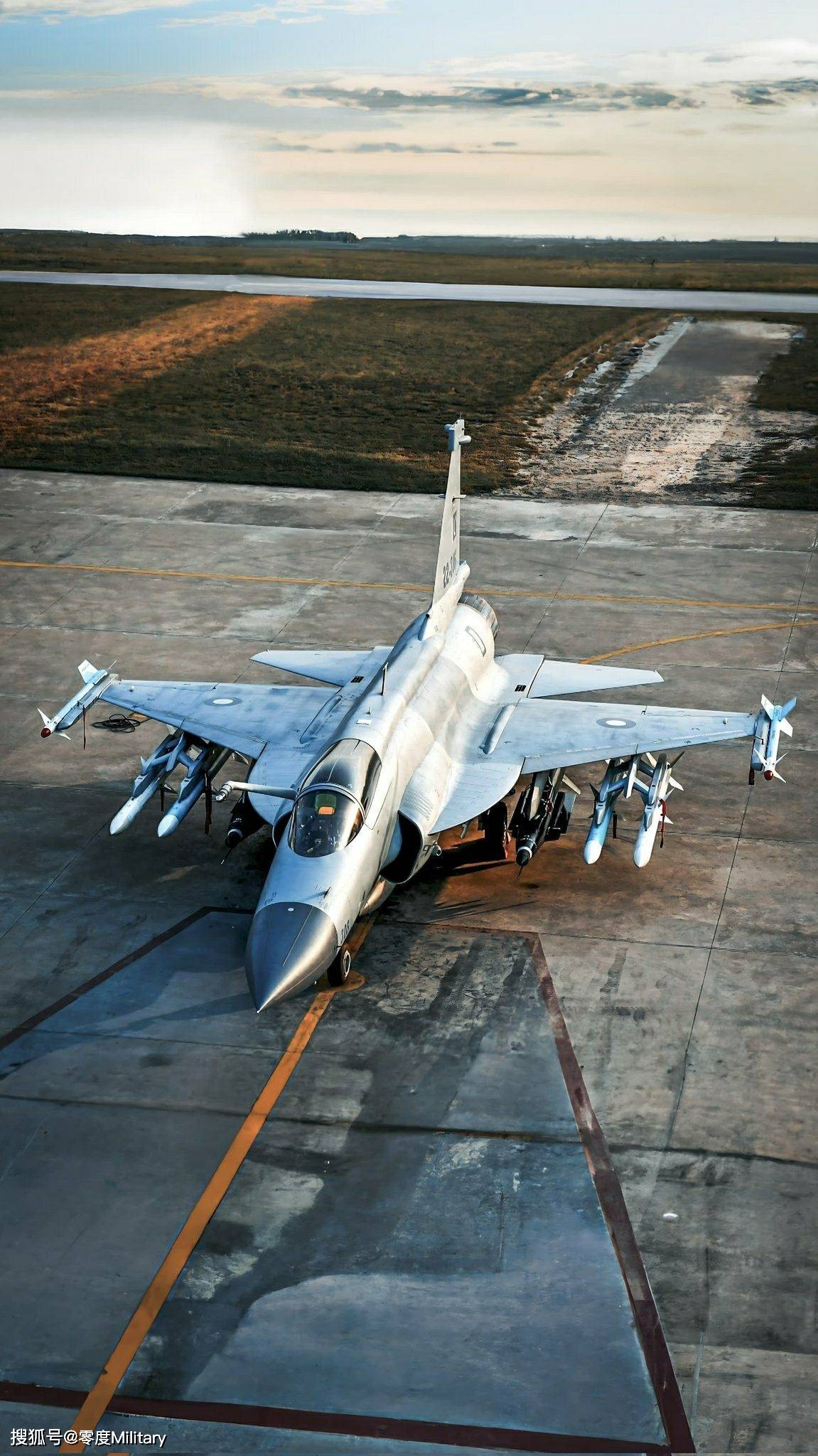 印媒:虽然枭龙战斗机在出口市场击败了光辉 但真实战力不如光辉_block