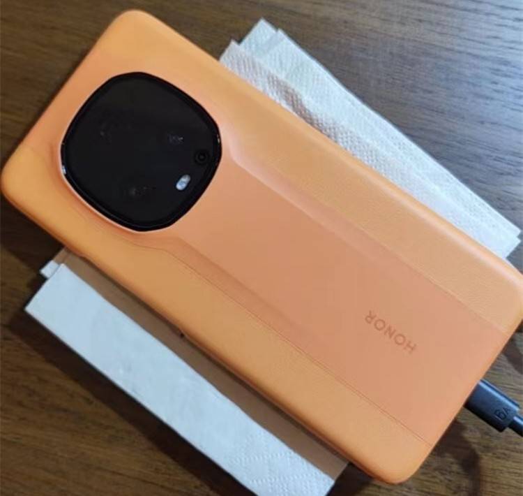 荣耀清理库存了!一代旗舰跌价2685元,5450mah 8p光学主摄 四颗芯片