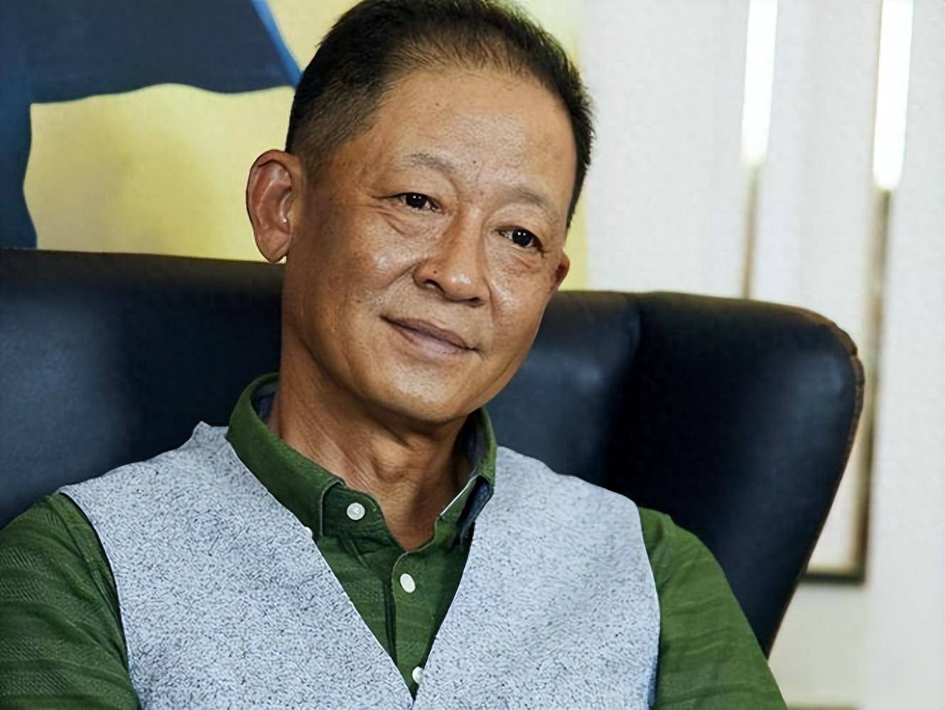 王志文说:无论人生上到哪一层阶段,阶下有人在仰望你,阶上亦有人在